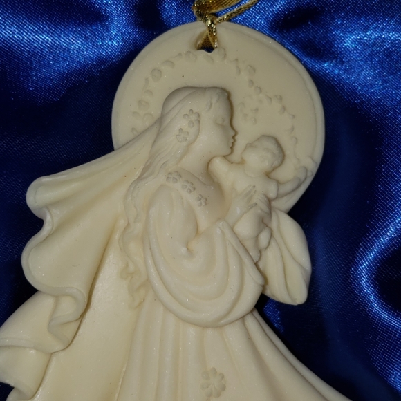 Millennium edition ornament. Mother and child. - Picture 6 of 8